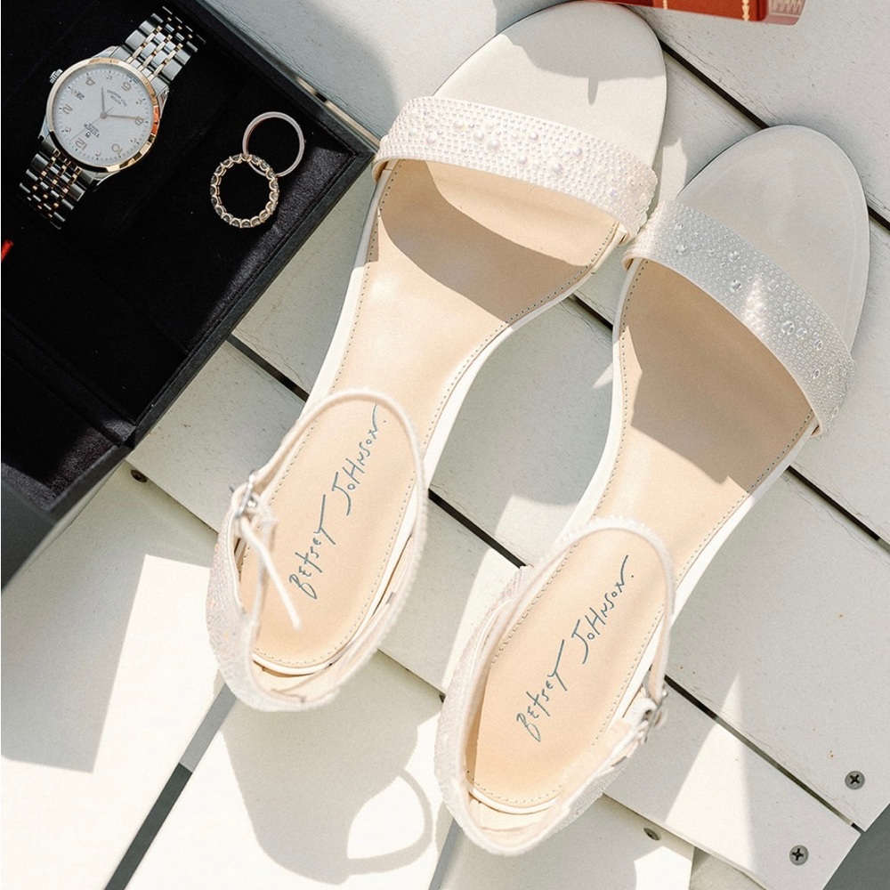 Ivory pearl Mari Betsey Johnson block heel size 9